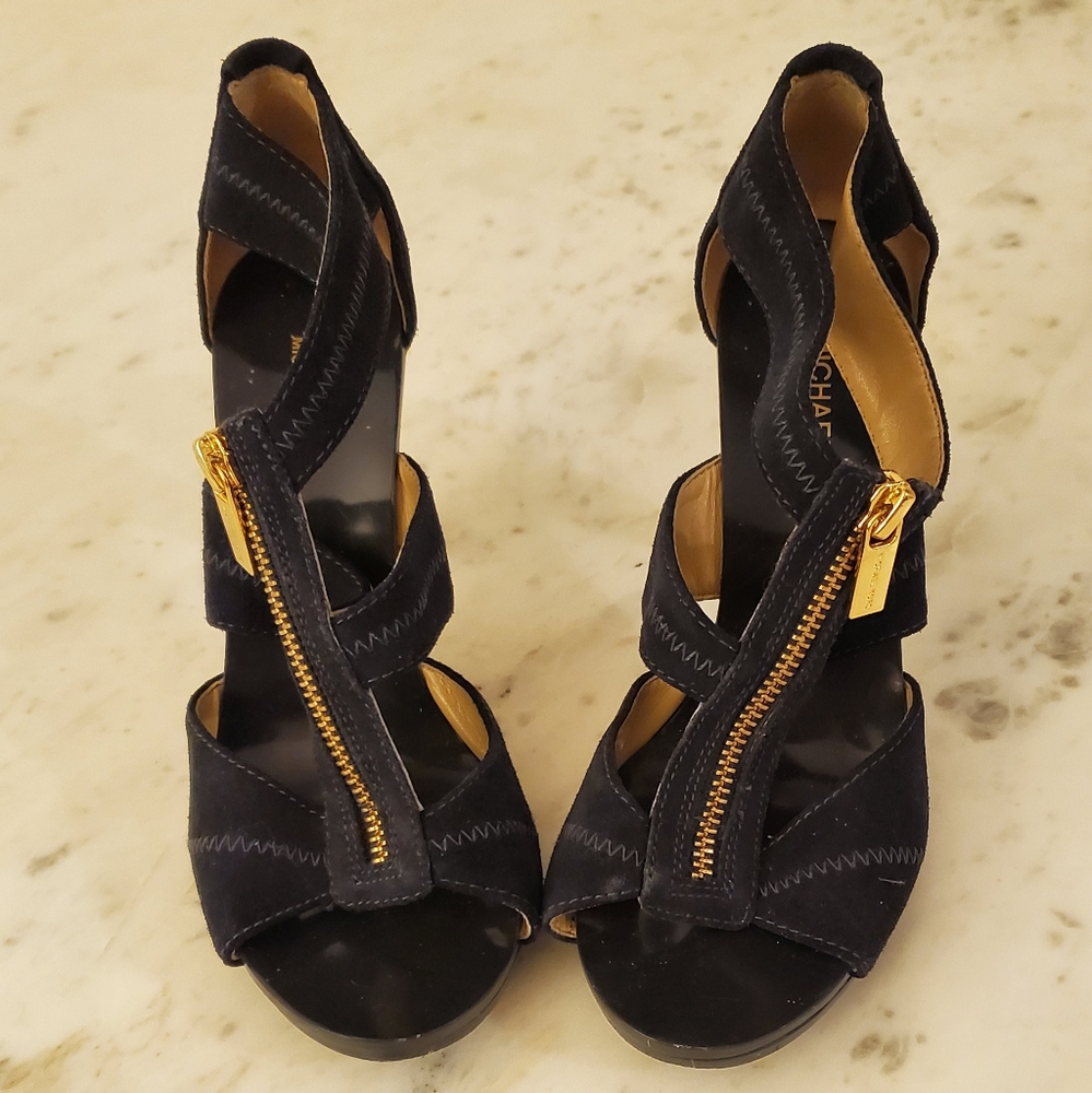 Michael kors pumps.